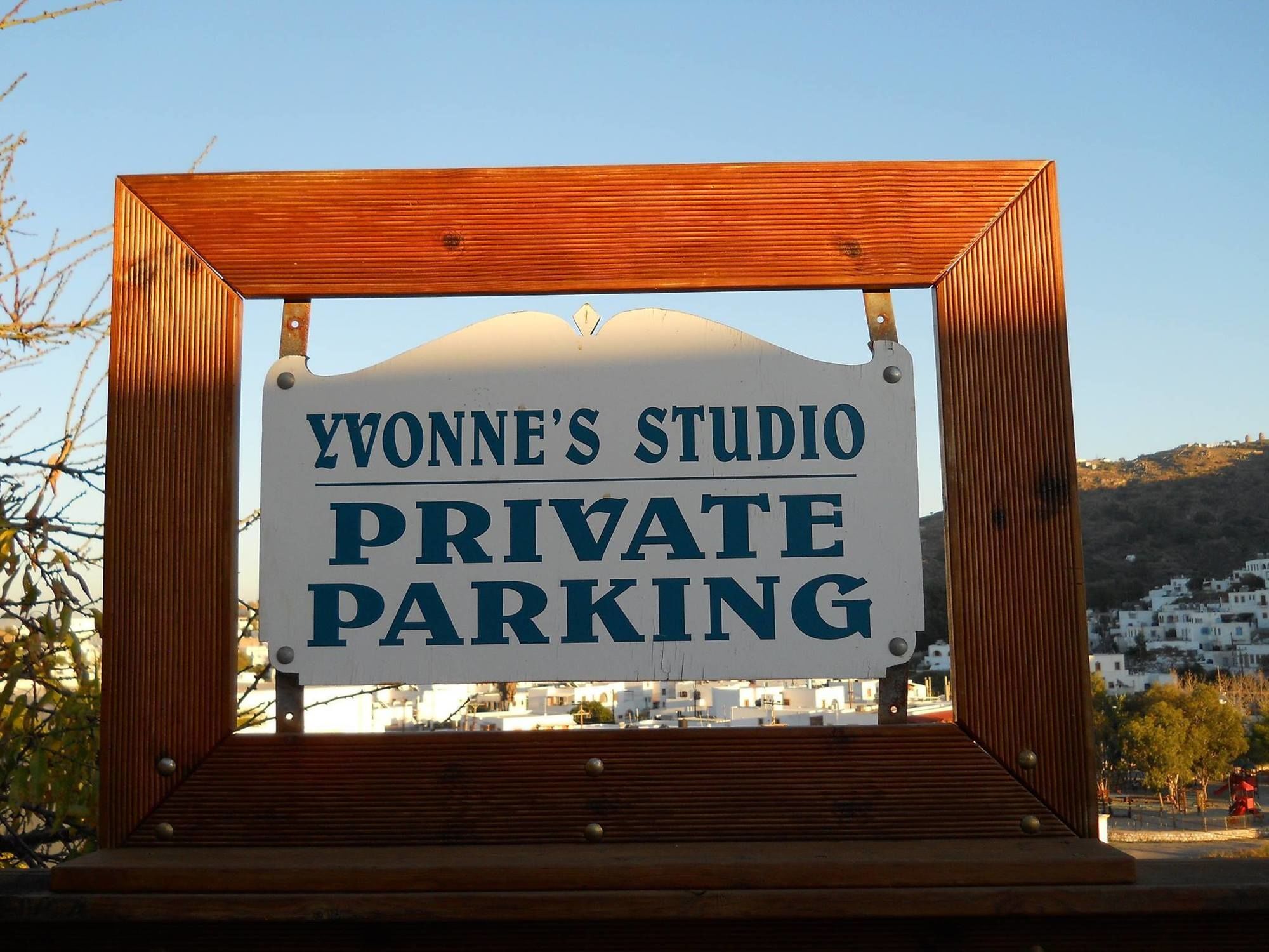Yvonni Studios Szkála Kültér fotó